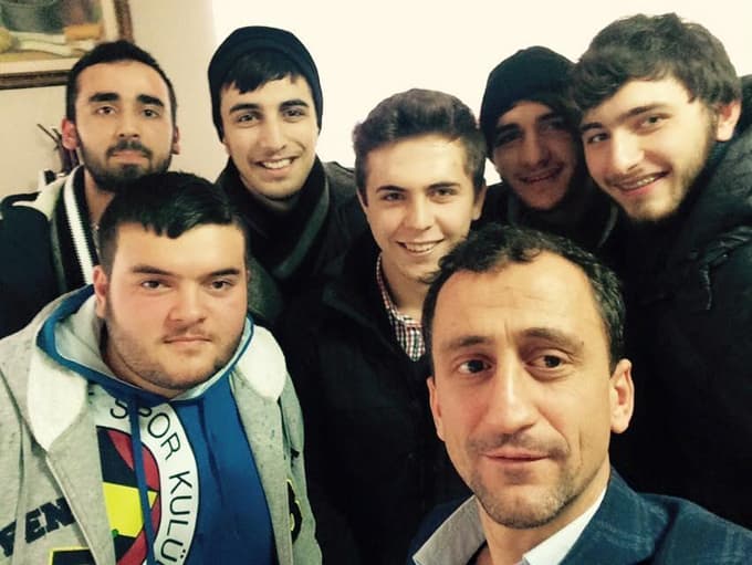 Akyazı'da kantin işletmecisinden umre hediyesi