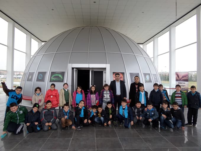 Bekir Sıtkı Durgun İlkokulu öğrencileri Planetaryum'u gezdi