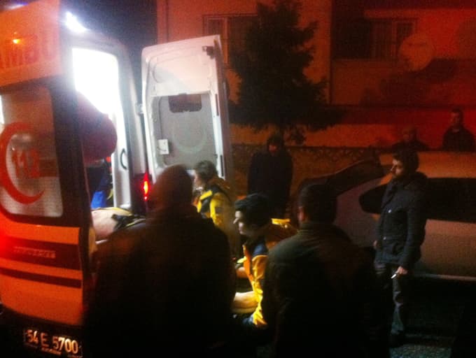 Erenler'de alkollü genç, polisi yaraladı