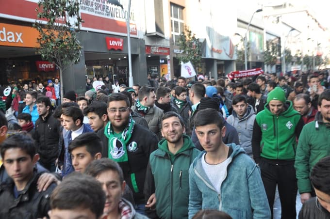 Tatangalardan Özgecan için dev yürüyüş