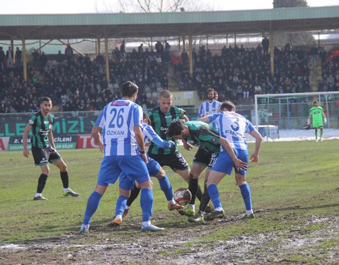 Sakaryaspor'a bir darbe de Erzurumspor'dan geldi