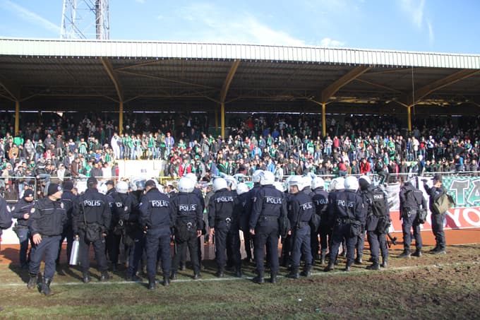 Sakaryaspor'a bir darbe de Erzurumspor'dan geldi