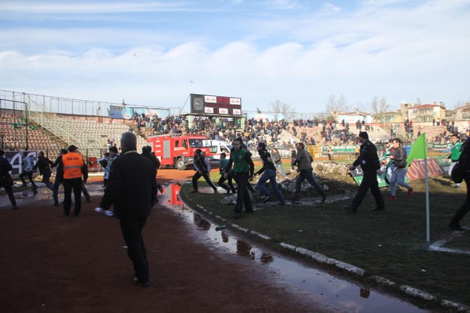 Sakaryaspor'a bir darbe de Erzurumspor'dan geldi
