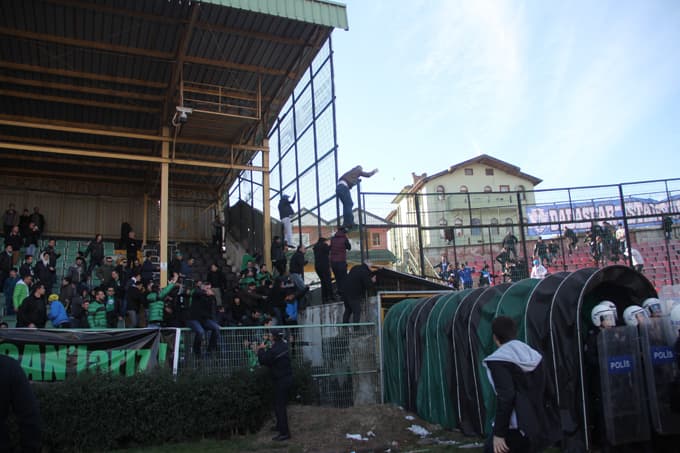 Sakaryaspor'a bir darbe de Erzurumspor'dan geldi