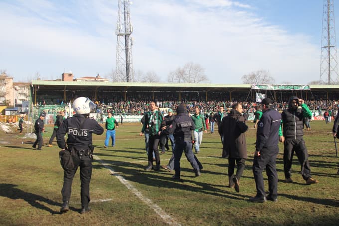 Sakaryaspor'a bir darbe de Erzurumspor'dan geldi