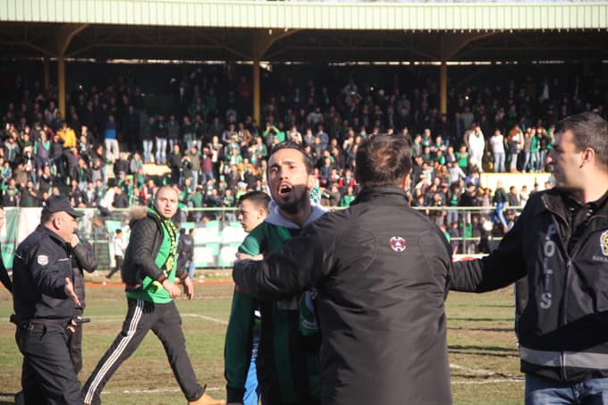 Sakaryaspor'a bir darbe de Erzurumspor'dan geldi