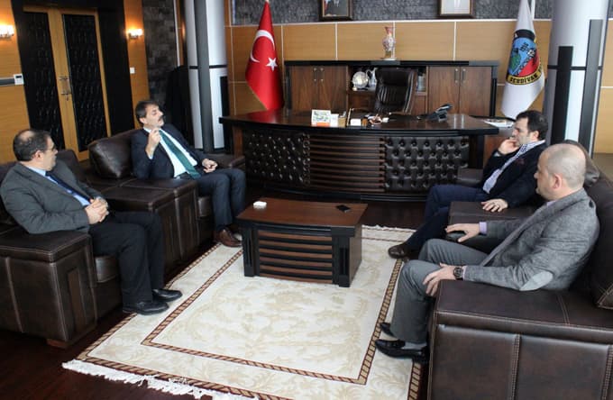 'Sakaryamızı, Kocaeli ile değil Chicago ile yarıştırmalıyız'