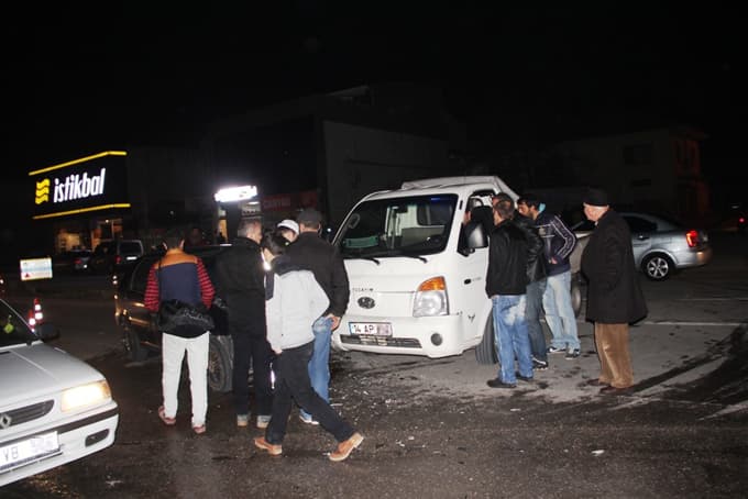 Kamyonet ile otomobil çarpıştı: 5 yaralı