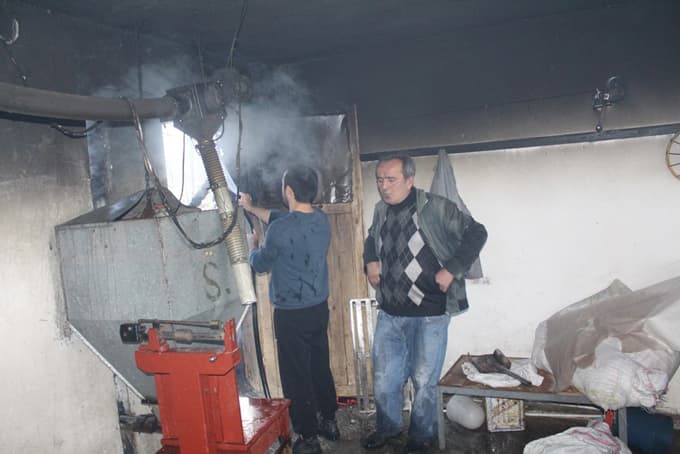 Karapürçek'te boş tavuk çiftliği yandı