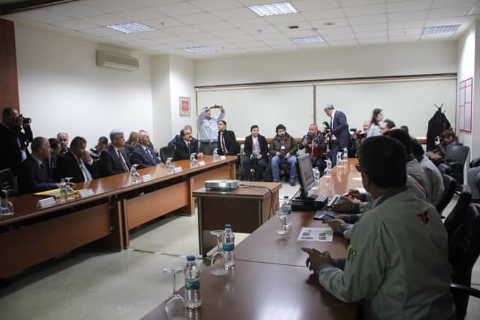 Vali Coş, Toyota Boshoku'da işçilerle yemek yedi