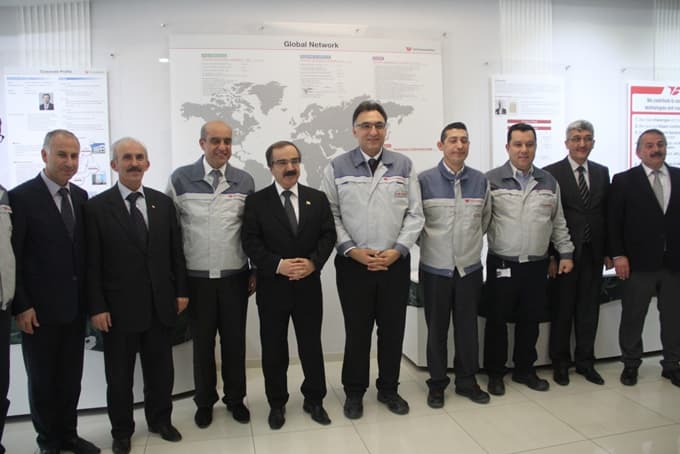 Vali Coş, Toyota Boshoku'da işçilerle yemek yedi