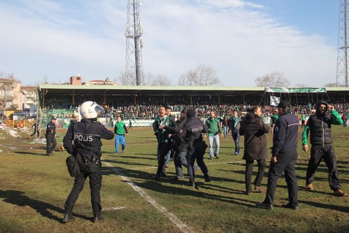 Sakaryaspor'a bir darbe de Erzurumspor'dan geldi