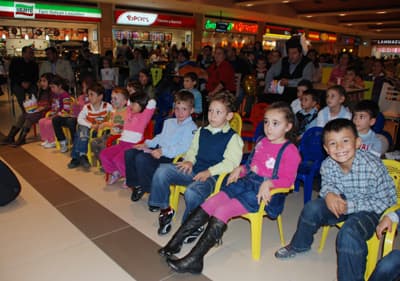 Haydi Çocuklar Hafta Sonları Tiyatroya