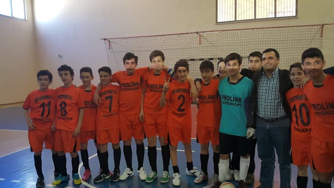 Futsalda şampiyon Mithatpaşa Ortaokulu oldu