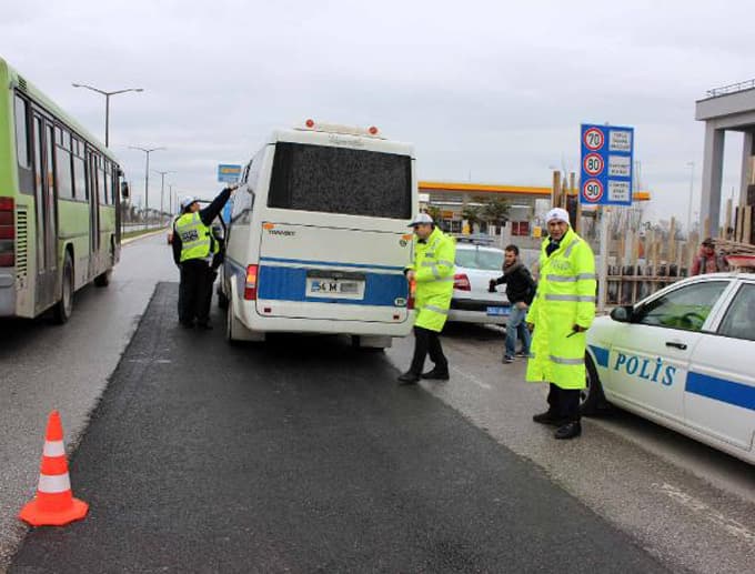 Trafik ekiplerinden minibüs ve dolmuşlara denetim