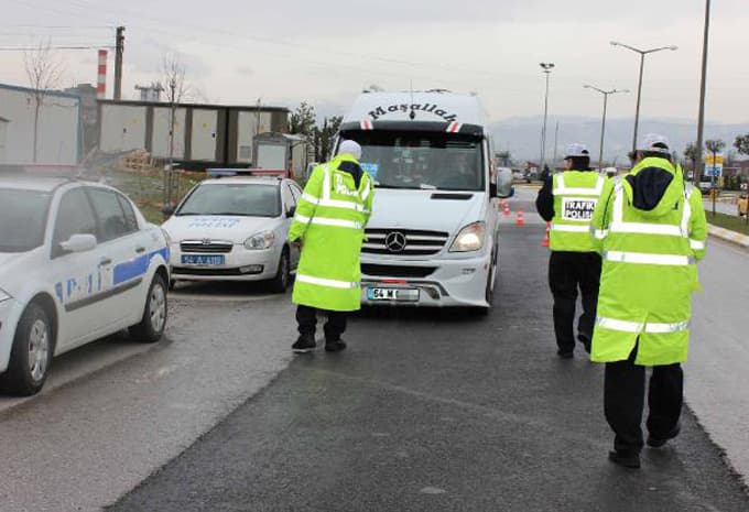 Trafik ekiplerinden minibüs ve dolmuşlara denetim