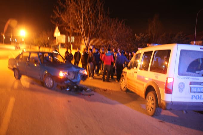 Akyazı'da trafik kazası: 3 Yaralı