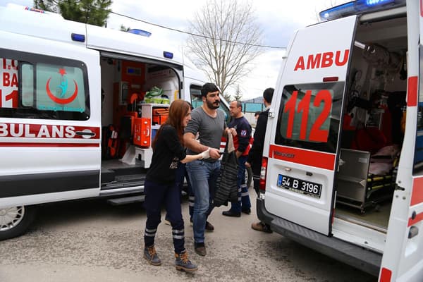 Ambulans ile otomobil çarpıştı 1 kişi yaralandı