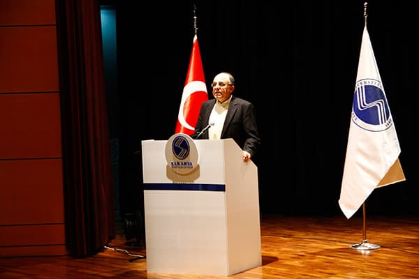 'Medeniyetleri inşa eden ana damar dinlerdir'