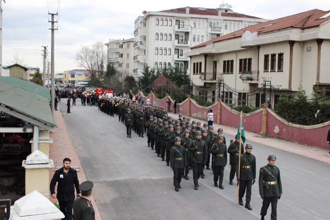 Kamarasında ölü bulunan astsubay askeri toprağa verildi