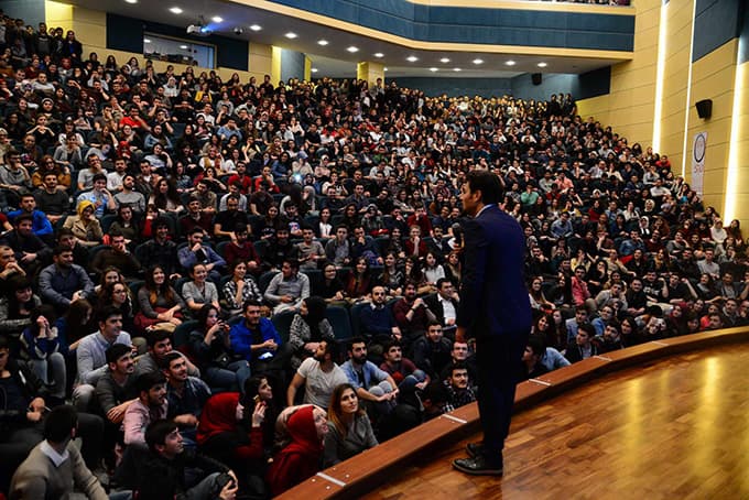 Ünlü Komedyen Hayrettin Öğrencilerle Buluştu 