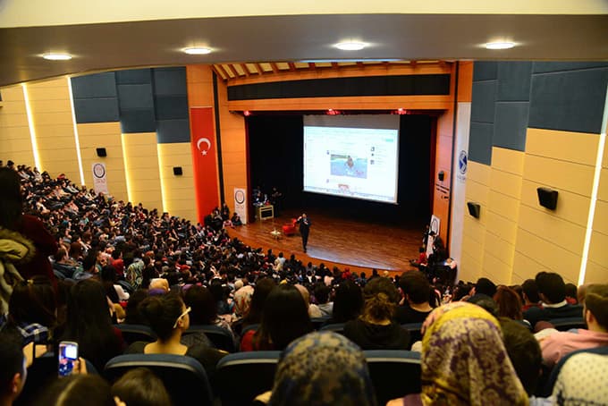 Ünlü Komedyen Hayrettin Öğrencilerle Buluştu 