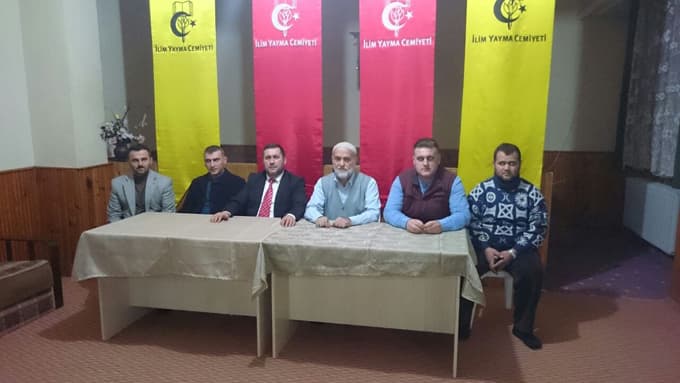 Abdullah Mert, öğrencilere küçük altın hediye etti