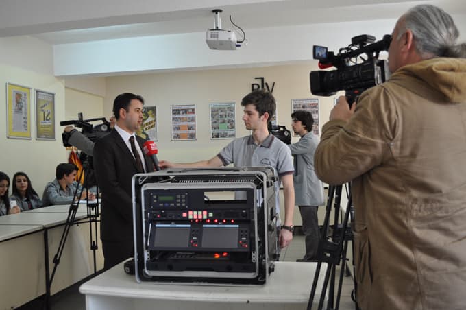 Radyo ve televizyon bölümünde TRT rüzgarı