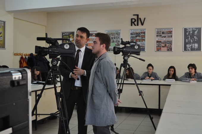 Radyo ve televizyon bölümünde TRT rüzgarı