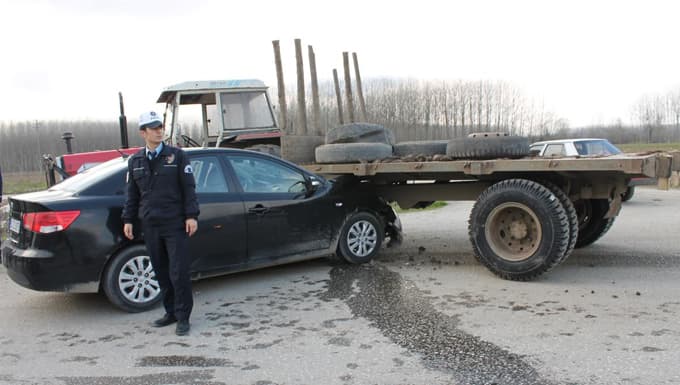 Akyazı'da trafik kazası: 2 yaralı 