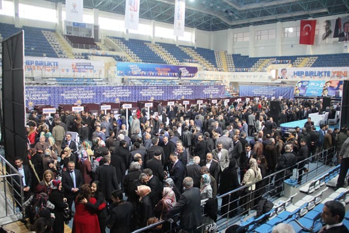 Ak Parti'de temayül yoklaması yapıldı