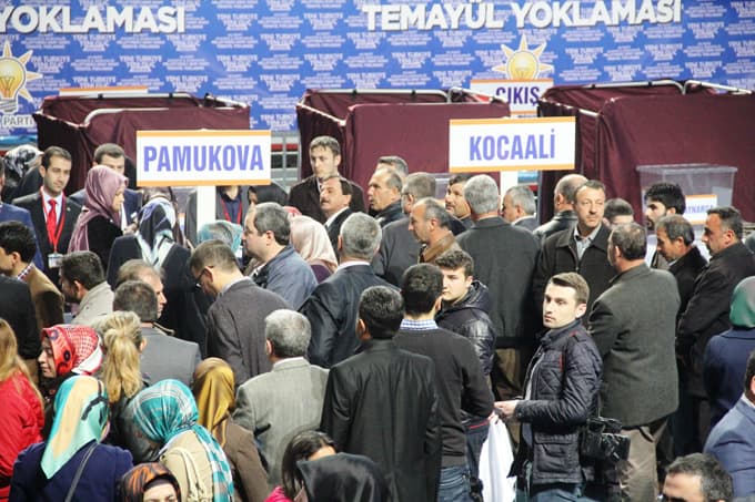 Ak Parti'de temayül yoklaması yapıldı