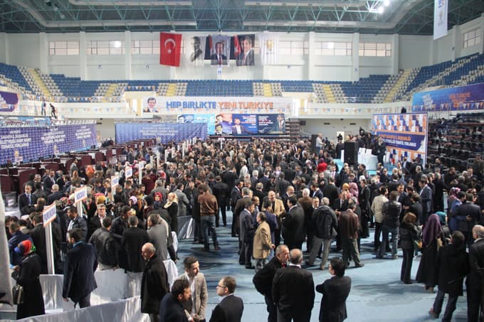 Ak Parti'de temayül yoklaması yapıldı