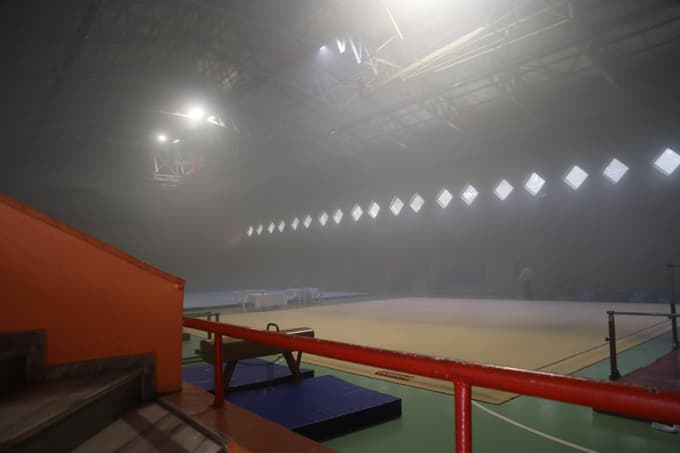 Yarışmaların yapıldığı spor salonunda yangın çıktı