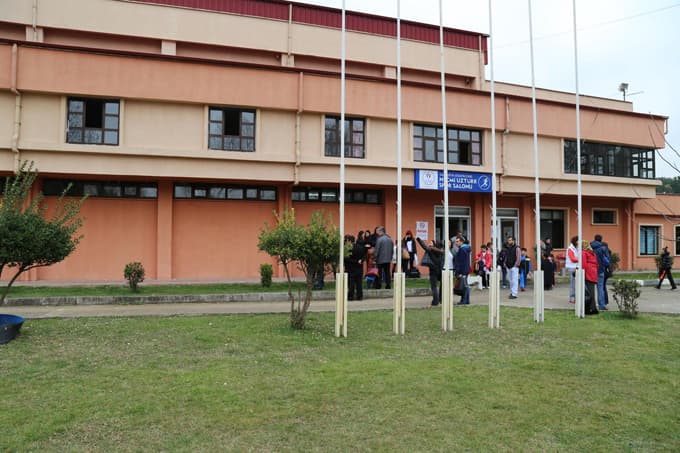 Yarışmaların yapıldığı spor salonunda yangın çıktı