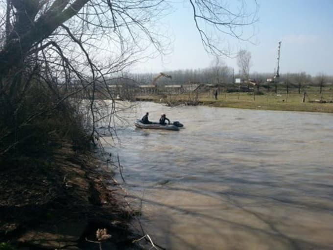 Kendini köprüden aşağı bıraktı!
