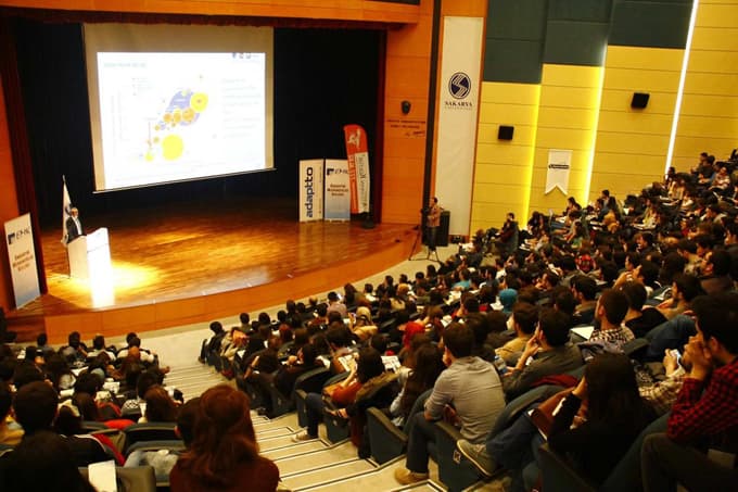 SAÜ'de 'İnovasyon Zirvesi' düzenlendi