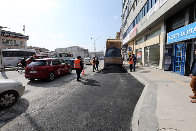 Asfalt yama çalışmaları sürüyor