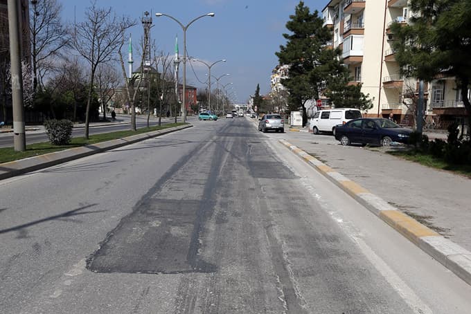 Asfalt yama çalışmaları sürüyor