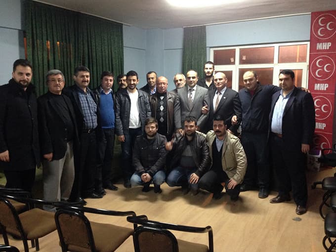'Geyve sokakları çamur içinde'