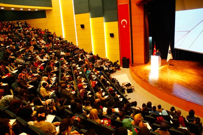 'Tarih, olanı olduğu şekilde anlatmaktır'
