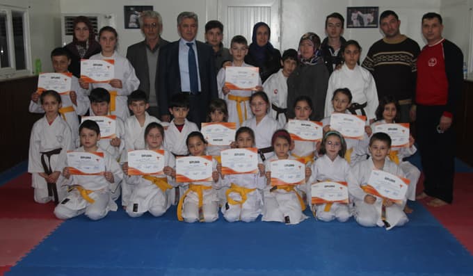 Söğütlü'de diploma sevinci
