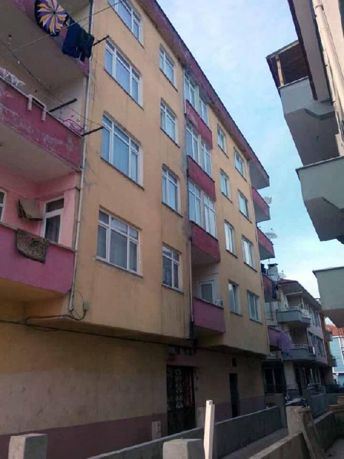 Balkondan düşen minik Fatmanur kurtarılamadı!