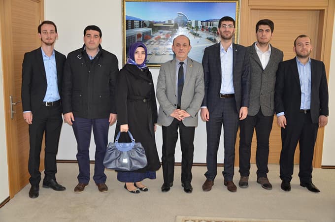 'Bugünün gençleri yarının yöneticileri olacak'