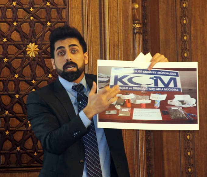 Cuma namazı öncesinde 'uyuşturucu semineri' düzenlendi