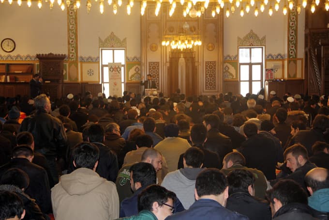 Cuma namazı öncesinde 'uyuşturucu semineri' düzenlendi
