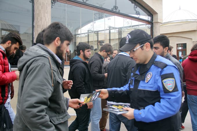 Cuma namazı öncesinde 'uyuşturucu semineri' düzenlendi