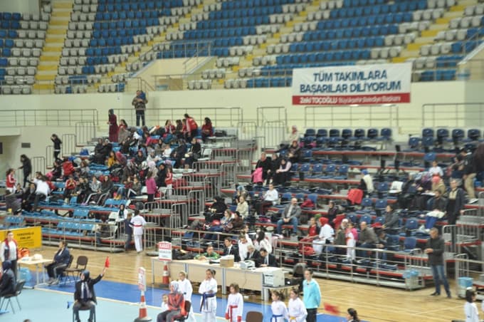 Dünya Kadınlar Günü'nde, kadın sporcular kıyasıya yarıştı