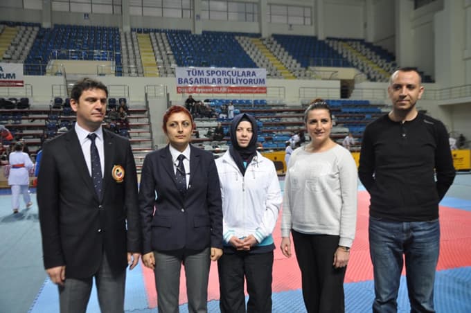 Dünya Kadınlar Günü'nde, kadın sporcular kıyasıya yarıştı