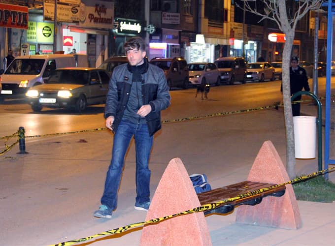 Şüpheli çantayla gençlerin şakası karakolda bitti!